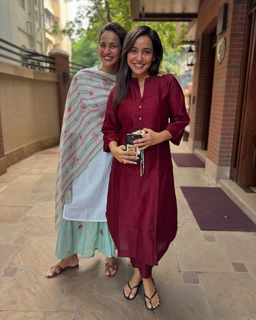 Aisha Sharma feet photo 8