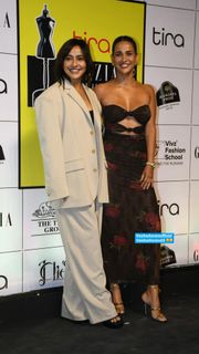 Aisha Sharma feet photo 3