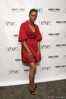 Aisha Tyler feet photo thumbnail