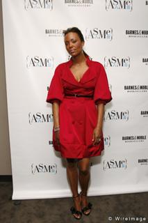 Aisha Tyler feet photo thumbnail