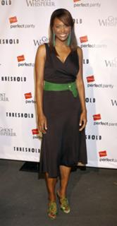 Aisha Tyler feet photo thumbnail