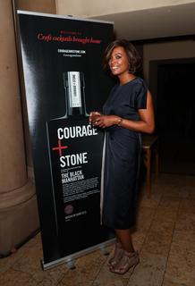 Aisha Tyler feet photo thumbnail