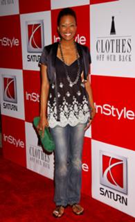 Aisha Tyler feet photo thumbnail