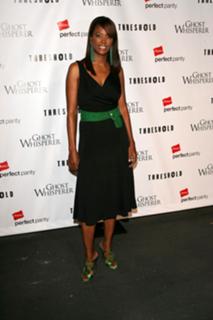 Aisha Tyler feet photo thumbnail