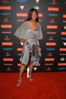 Aisha Tyler feet photo thumbnail