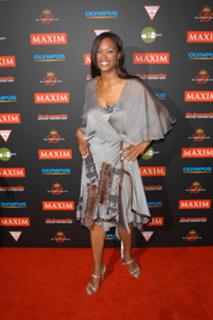 Aisha Tyler feet photo thumbnail