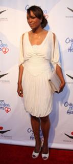 Aisha Tyler feet photo thumbnail