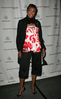 Aisha Tyler feet photo thumbnail