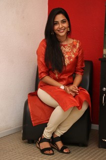 Aishwarya Lekshmi feet photo thumbnail