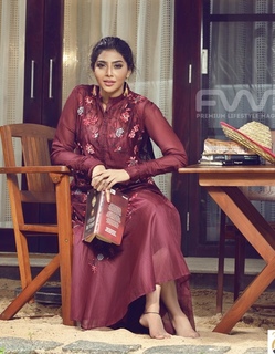 Aishwarya Lekshmi feet photo thumbnail