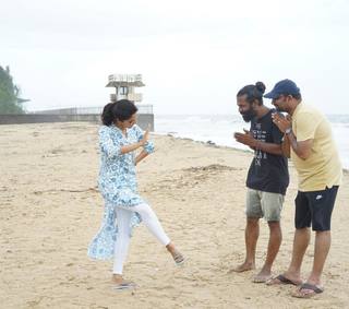 Aishwarya Lekshmi feet photo thumbnail