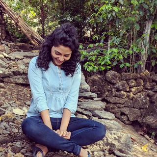 Aishwarya Lekshmi feet photo thumbnail