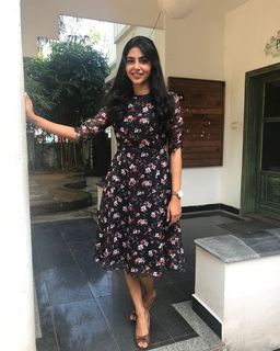Aishwarya Lekshmi feet photo thumbnail