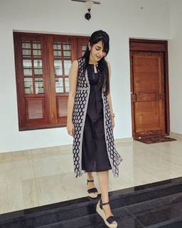 Aishwarya Lekshmi feet photo thumbnail