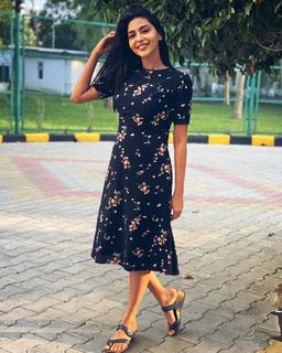 Aishwarya Lekshmi feet photo thumbnail