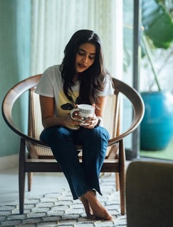 Aishwarya Lekshmi feet photo thumbnail