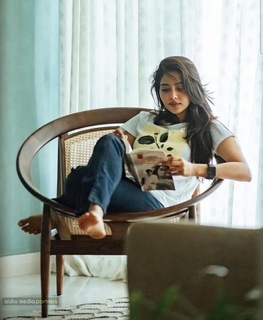 Aishwarya Lekshmi feet photo thumbnail
