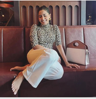 Aishwarya Lekshmi feet photo thumbnail