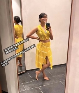 Aishwarya Lekshmi feet photo thumbnail