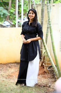 Aishwarya Lekshmi feet photo thumbnail