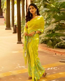 Aishwarya Lekshmi feet photo thumbnail