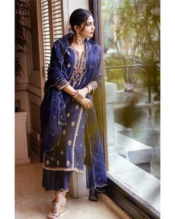 Aishwarya Lekshmi feet photo thumbnail