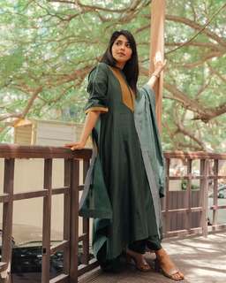Aishwarya Lekshmi feet photo thumbnail