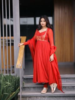 Aishwarya Lekshmi feet photo 2