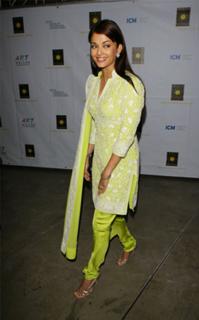 Aishwarya Rai Bachchan feet photo thumbnail