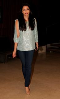 Aishwarya Rai Bachchan feet photo thumbnail