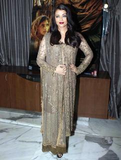 Aishwarya Rai Bachchan feet photo thumbnail