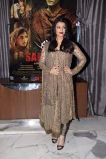 Aishwarya Rai Bachchan feet photo thumbnail