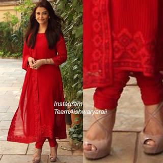 Aishwarya Rai Bachchan feet photo thumbnail