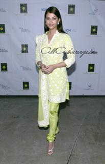 Aishwarya Rai Bachchan feet photo thumbnail