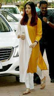 Aishwarya Rai Bachchan feet photo thumbnail