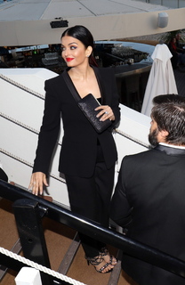 Aishwarya Rai Bachchan feet photo thumbnail