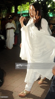 Aishwarya Rai Bachchan feet photo thumbnail