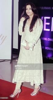 Aishwarya Rai Bachchan feet photo thumbnail