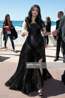 Aishwarya Rai Bachchan feet photo thumbnail