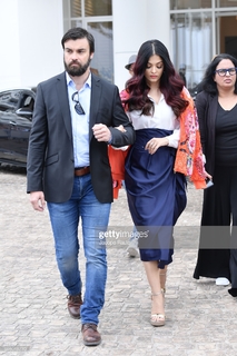 Aishwarya Rai Bachchan feet photo thumbnail