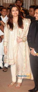 Aishwarya Rai Bachchan feet photo thumbnail