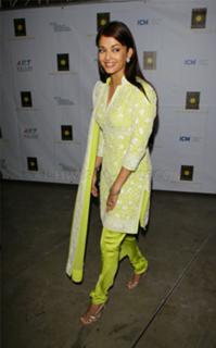 Aishwarya Rai Bachchan feet photo thumbnail