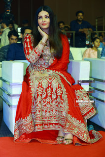 Aishwarya Rai Bachchan feet photo thumbnail