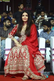 Aishwarya Rai Bachchan feet photo thumbnail