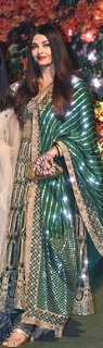 Aishwarya Rai Bachchan feet photo thumbnail