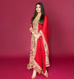 Aishwarya Rai Bachchan feet photo thumbnail