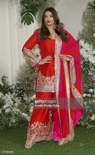 Aishwarya Rai Bachchan feet photo thumbnail