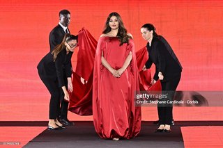 Aishwarya Rai Bachchan feet photo thumbnail