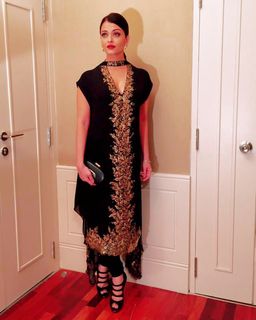 Aishwarya Rai Bachchan feet photo 1