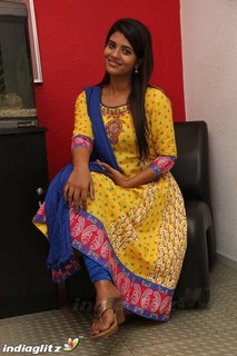 Aishwarya Rajesh feet photo 16